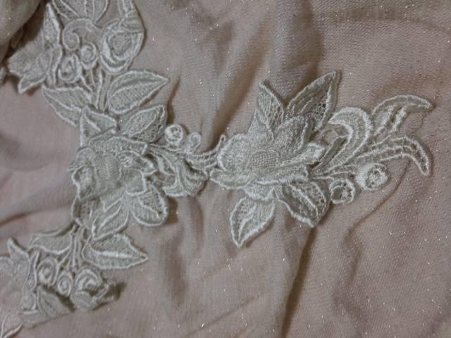 ラメ入り★ベージュのエレガントな薄手のセーター★美品 < 女性ファッション  ラメ入り★ベージュのエレガントな薄手のセーター★美品 < 女性ファッションの