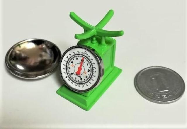 ミニチュア★はかり★キッチンスケール★金属製★めっちゃリアル★グリーン★ドールハウス★色違いあります★リカちゃんやシルバニアにも★ < おもちゃ  ミニチュア★はかり★キッチンスケール★金属製★めっちゃリアル★グリーン★ドールハウス★色違いあります★リカちゃんやシルバニアにも★ < おもちゃの