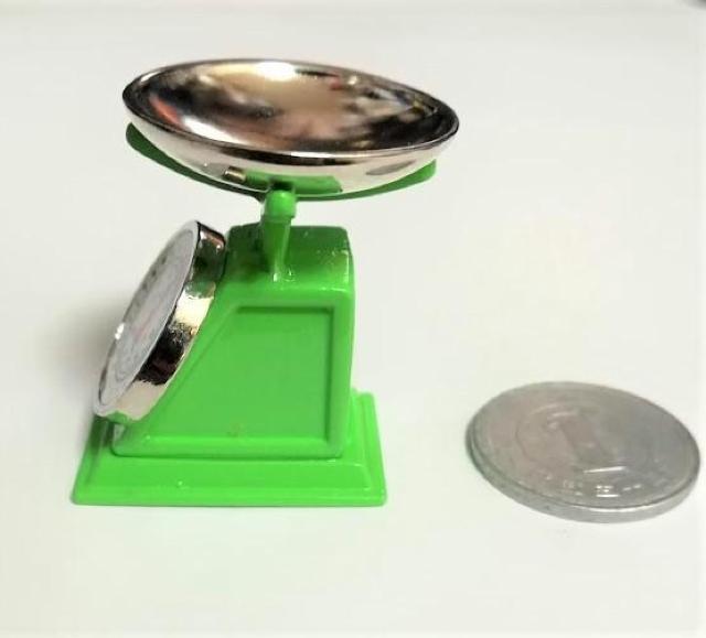 ミニチュア★はかり★キッチンスケール★金属製★めっちゃリアル★グリーン★ドールハウス★色違いあります★リカちゃんやシルバニアにも★ < おもちゃ  ミニチュア★はかり★キッチンスケール★金属製★めっちゃリアル★グリーン★ドールハウス★色違いあります★リカちゃんやシルバニアにも★ < おもちゃの