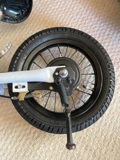 最終値下げ SPARKY スパーキー【キックスタンド付き】 ブレーキ付ゴムタイヤ装備 ペダルなし自転車 キッズバイク12インチ < おもちゃ 最終値下げ SPARKY スパーキー【キックスタンド付き】 ブレーキ付ゴムタイヤ装備 ペダルなし自転車 キッズバイク12インチ < おもちゃの