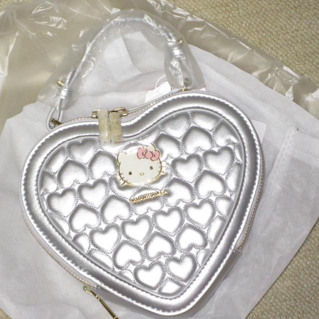 未使用☆ 「ハローキティ」50周年記念コレクションハート型ショルダーバッグ(シルバー) < ブランド  未使用☆ 「ハローキティ」50周年記念コレクションハート型ショルダーバッグ(シルバー)  < ブランドの
