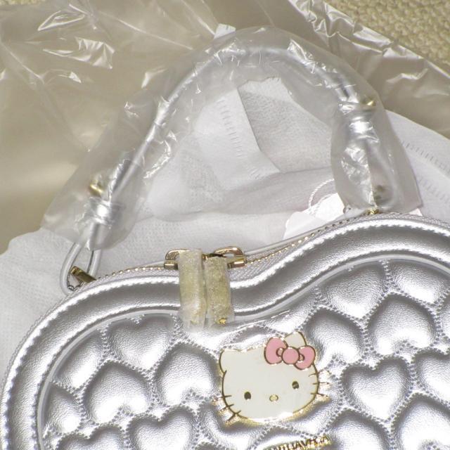 未使用☆ 「ハローキティ」50周年記念コレクションハート型ショルダーバッグ(シルバー) < ブランド  未使用☆ 「ハローキティ」50周年記念コレクションハート型ショルダーバッグ(シルバー) < ブランドの