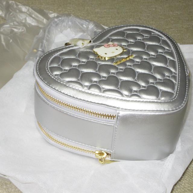 未使用☆ 「ハローキティ」50周年記念コレクションハート型ショルダーバッグ(シルバー) < ブランド  未使用☆ 「ハローキティ」50周年記念コレクションハート型ショルダーバッグ(シルバー) < ブランドの