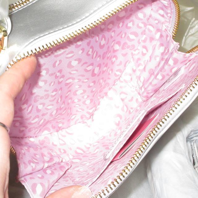 未使用☆ 「ハローキティ」50周年記念コレクションハート型ショルダーバッグ(シルバー) < ブランド  未使用☆ 「ハローキティ」50周年記念コレクションハート型ショルダーバッグ(シルバー) < ブランドの