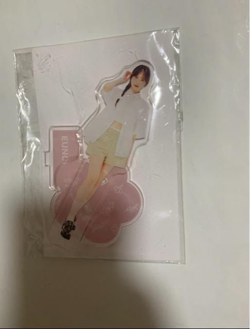 LeSserafim ウンチェ 公式アクリルスタンド アクスタ カフェ < タレントグッズ  LeSserafim ウンチェ 公式アクリルスタンド アクスタ カフェ  < タレントグッズの