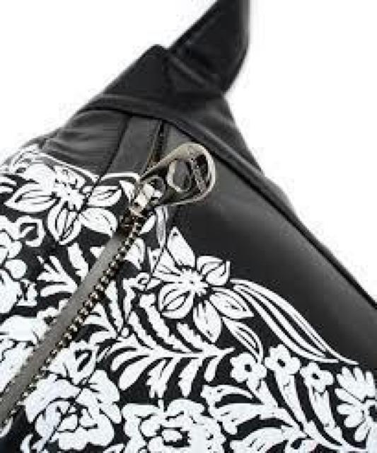FACETASM/t@Zb^Y~GS|bN FUNNY BAG {fBobO  uh 