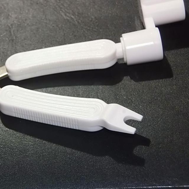 多機能 ギター ストリングカッター ペグ回し 白色 弦 ニッパー < ホビー  多機能 ギター ストリングカッター ペグ回し 白色 弦 ニッパー < ホビーの