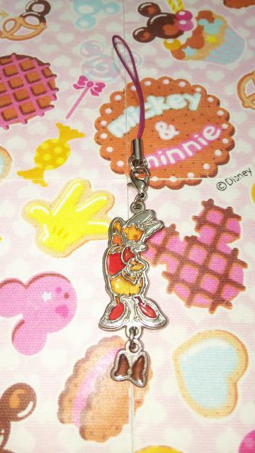 コカコーラおまけコカ・コーラオリジナルディズニーキャラクターセラピーチャームデイジーステンドグラス風ストラップ < ホビー  コカコーラおまけコカ・コーラオリジナルディズニーキャラクターセラピーチャームデイジーステンドグラス風ストラップ  < ホビーの