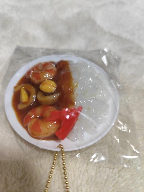 シーフードカレー ミニチュア エビとイカ 食品サンプル キーホルダー < ホビー シーフードカレー ミニチュア エビとイカ 食品サンプル キーホルダー < ホビーの