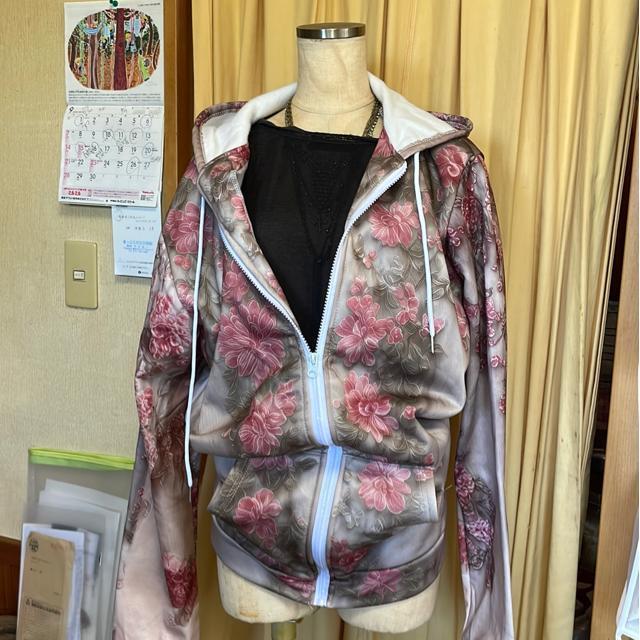 花柄パーカー 未使用 size大 < 女性ファッション  花柄パーカー 未使用 size大  < 女性ファッションの