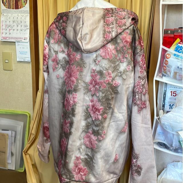 花柄パーカー 未使用 size大 < 女性ファッション  花柄パーカー 未使用 size大 < 女性ファッションの