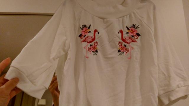 白半袖カットソーフラミンゴ刺繍ハイビスカスМサイズ < 女性ファッション  白半袖カットソーフラミンゴ刺繍ハイビスカスМサイズ < 女性ファッションの