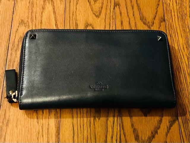 valentino garavani 財布 ウォレット ラウンドファスナー ロックスタッズ レザー 本革 イタリア製 < ブランド  valentino garavani 財布 ウォレット ラウンドファスナー ロックスタッズ レザー 本革 イタリア製  < ブランドの