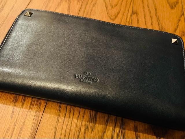 valentino garavani 財布 ウォレット ラウンドファスナー ロックスタッズ レザー 本革 イタリア製 < ブランド  valentino garavani 財布 ウォレット ラウンドファスナー ロックスタッズ レザー 本革 イタリア製 < ブランドの