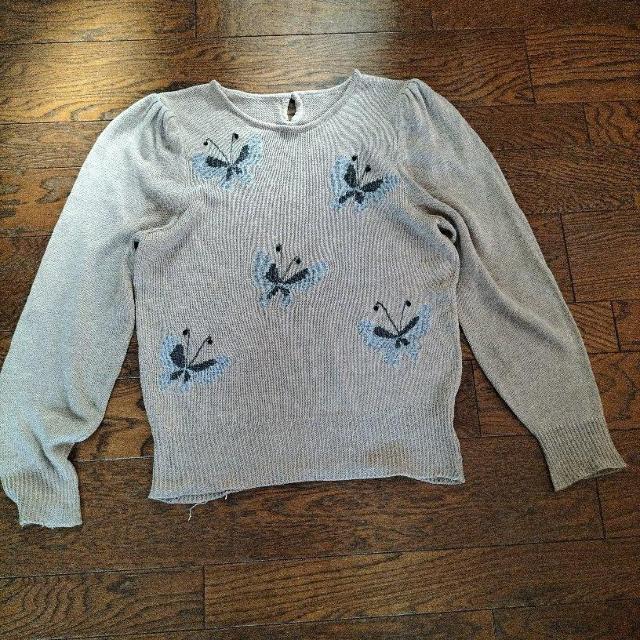 蝶柄 ニット 長袖 春・夏・秋 ベージュ < 女性ファッション  蝶柄 ニット 長袖 春・夏・秋 ベージュ  < 女性ファッションの