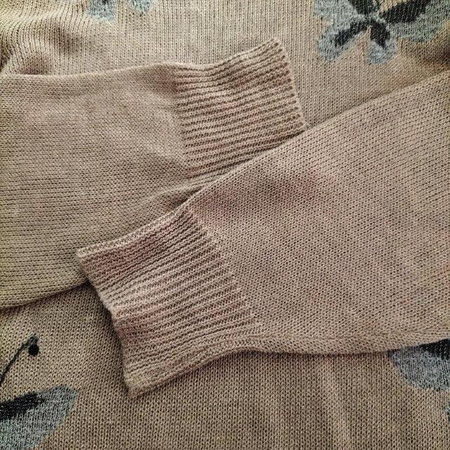 蝶柄 ニット 長袖 春・夏・秋 ベージュ < 女性ファッション  蝶柄 ニット 長袖 春・夏・秋 ベージュ < 女性ファッションの