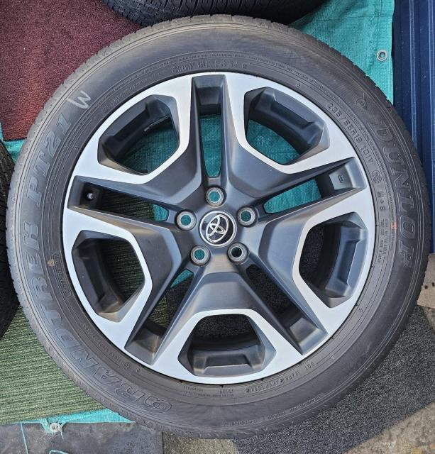 【極上美品】トヨタ RAV4 アドベンチャー 純正 19インチ7.5J +40 PCD114.3タイヤ付き4本セツトダンロップ < 自動車/バイク 【極上美品】トヨタ RAV4 アドベンチャー 純正 19インチ7.5J +40 PCD114.3タイヤ付き4本セツトダンロップ < 自動車/バイク