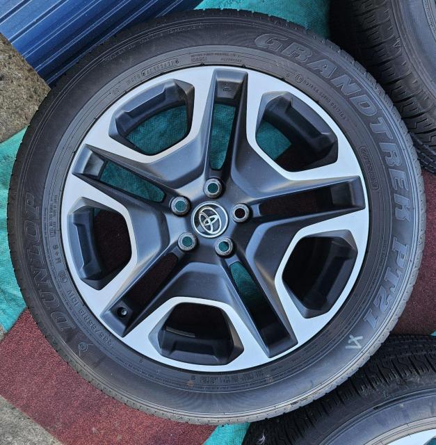 【極上美品】トヨタ RAV4 アドベンチャー 純正 19インチ7.5J +40 PCD114.3タイヤ付き4本セツトダンロップ < 自動車/バイク 【極上美品】トヨタ RAV4 アドベンチャー 純正 19インチ7.5J +40 PCD114.3タイヤ付き4本セツトダンロップ < 自動車/バイク