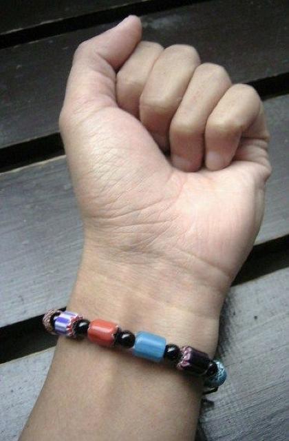 シェブロンビーズxオニキス紐編みブレスレット < 女性アクセサリー/時計  シェブロンビーズxオニキス紐編みブレスレット < 女性アクセサリー/時計の