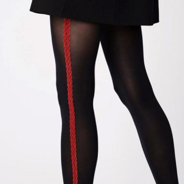 EU製 サイドに赤レースアップ入りストッキング < 女性ファッション  EU製 サイドに赤レースアップ入りストッキング < 女性ファッションの