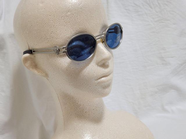 正規未レア ヴェルサーチ クラシックオールド メデューサロゴ ラウンドサングラス 青黒系 マットメタルツーフレームアイウェア 眼鏡 < ブランド  正規未レア ヴェルサーチ クラシックオールド メデューサロゴ ラウンドサングラス 青黒系 マットメタルツーフレームアイウェア 眼鏡 < ブランドの