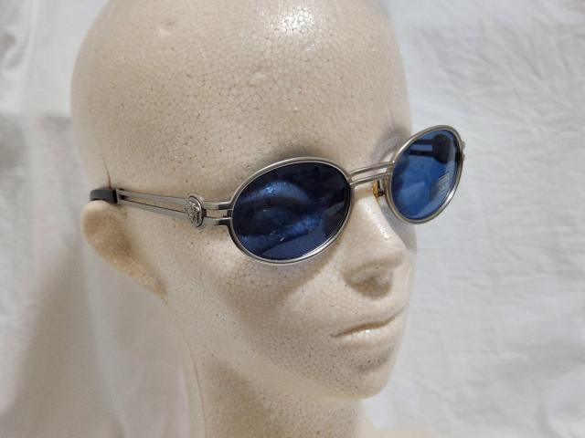 正規未レア ヴェルサーチ クラシックオールド メデューサロゴ ラウンドサングラス 青黒系 マットメタルツーフレームアイウェア 眼鏡 < ブランド  正規未レア ヴェルサーチ クラシックオールド メデューサロゴ ラウンドサングラス 青黒系 マットメタルツーフレームアイウェア 眼鏡 < ブランドの