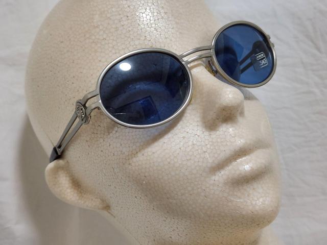 正規未レア ヴェルサーチ クラシックオールド メデューサロゴ ラウンドサングラス 青黒系 マットメタルツーフレームアイウェア 眼鏡 < ブランド  正規未レア ヴェルサーチ クラシックオールド メデューサロゴ ラウンドサングラス 青黒系 マットメタルツーフレームアイウェア 眼鏡 < ブランドの