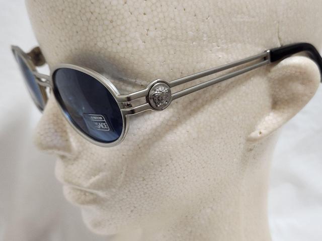 正規未レア ヴェルサーチ クラシックオールド メデューサロゴ ラウンドサングラス 青黒系 マットメタルツーフレームアイウェア 眼鏡 < ブランド  正規未レア ヴェルサーチ クラシックオールド メデューサロゴ ラウンドサングラス 青黒系 マットメタルツーフレームアイウェア 眼鏡 < ブランドの