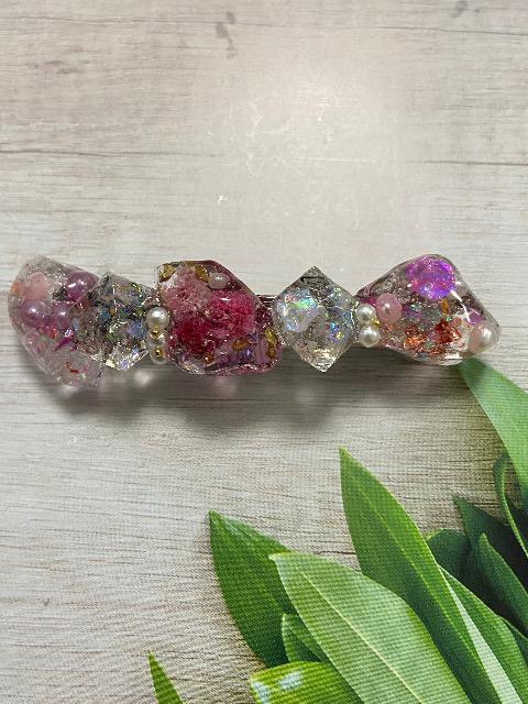 ハンドメイド レジンで作った鉱石のバレッタ ドライフラワー  < 女性ファッション  ハンドメイド レジンで作った鉱石のバレッタ ドライフラワー   < 女性ファッションの