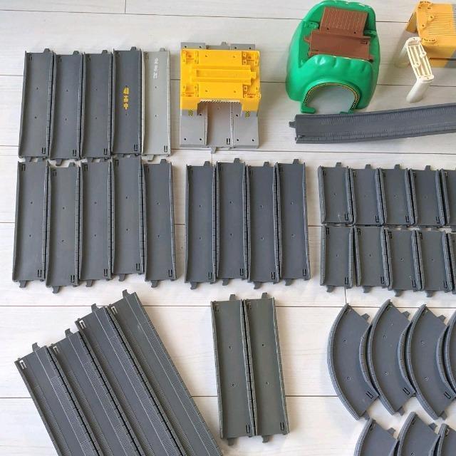 トミカ/プラロード/どうろ青T字赤T字青交差点カーブ直線/坂スロープ立体交差トンネル橋/橋桁/跳ね橋/アクションUターン/どうろ < ホビー トミカ/プラロード/どうろ青T字赤T字青交差点カーブ直線/坂スロープ立体交差トンネル橋/橋桁/跳ね橋/アクションUターン/どうろ < ホビーの