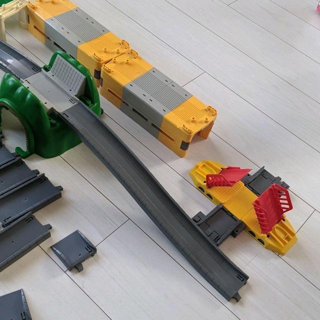 トミカ/プラロード/どうろ青T字赤T字青交差点カーブ直線/坂スロープ立体交差トンネル橋/橋桁/跳ね橋/アクションUターン/どうろ < ホビー トミカ/プラロード/どうろ青T字赤T字青交差点カーブ直線/坂スロープ立体交差トンネル橋/橋桁/跳ね橋/アクションUターン/どうろ < ホビーの