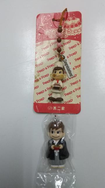 非売品♪不二家グッズ8点〜ペコちゃん⇒大きい人形&銀のトロフィーイ&お皿2枚&ペコちゃんポコちゃんストラップ&マスコット人形赤と青 < ホビー  非売品♪不二家グッズ8点〜ペコちゃん⇒大きい人形&銀のトロフィーイ&お皿2枚&ペコちゃんポコちゃんストラップ&マスコット人形赤と青 < ホビーの