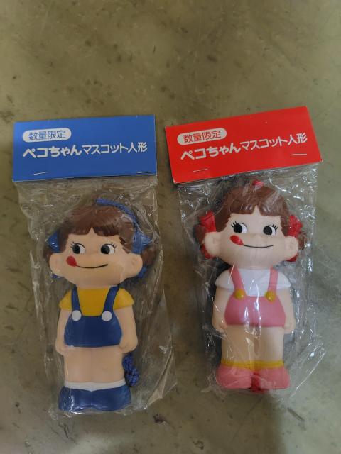 非売品♪不二家グッズ8点〜ペコちゃん⇒大きい人形&銀のトロフィーイ&お皿2枚&ペコちゃんポコちゃんストラップ&マスコット人形赤と青 < ホビー  非売品♪不二家グッズ8点〜ペコちゃん⇒大きい人形&銀のトロフィーイ&お皿2枚&ペコちゃんポコちゃんストラップ&マスコット人形赤と青 < ホビーの