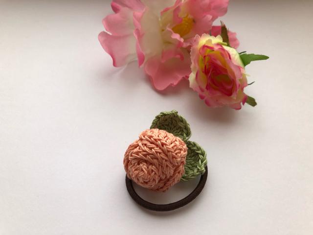 ハンドメイド ヘアゴム レース糸で編んだ巻き巻き薔薇♪ < 女性ファッション  ハンドメイド ヘアゴム レース糸で編んだ巻き巻き薔薇♪  < 女性ファッションの