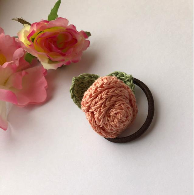 ハンドメイド ヘアゴム レース糸で編んだ巻き巻き薔薇♪ < 女性ファッション  ハンドメイド ヘアゴム レース糸で編んだ巻き巻き薔薇♪ < 女性ファッションの