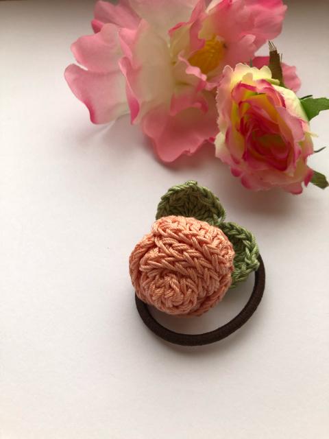 ハンドメイド ヘアゴム レース糸で編んだ巻き巻き薔薇♪ < 女性ファッション  ハンドメイド ヘアゴム レース糸で編んだ巻き巻き薔薇♪ < 女性ファッションの