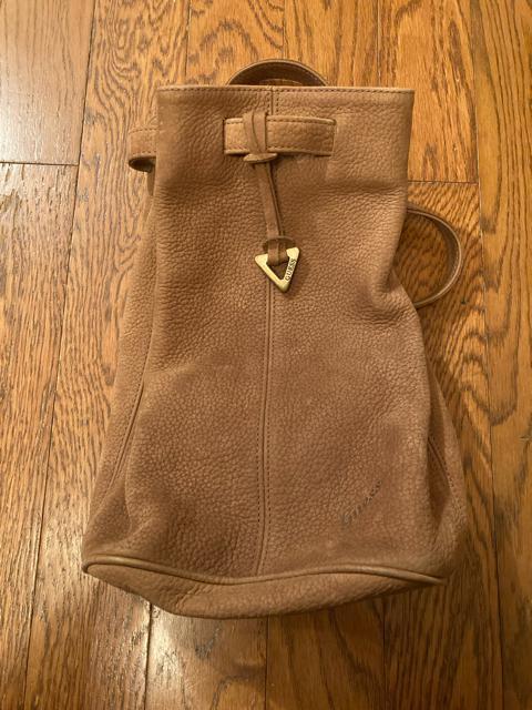 guess 本革 レザー 巾着 バッグ ポーチ付き チャーム リュック ロゴ チャーム ゲス アメカジ メンズ  < ブランド  guess 本革 レザー 巾着 バッグ ポーチ付き チャーム リュック ロゴ チャーム ゲス アメカジ メンズ   < ブランドの