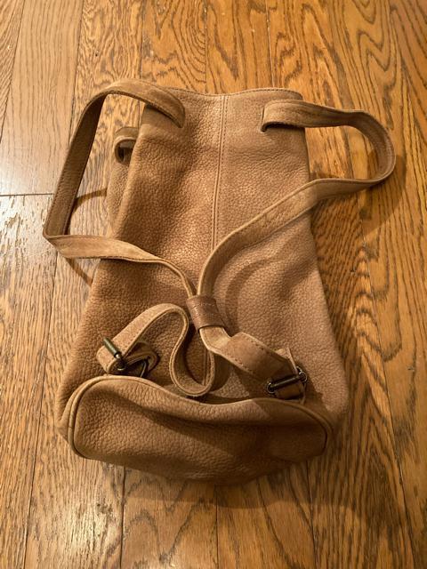 guess 本革 レザー 巾着 バッグ ポーチ付き チャーム リュック ロゴ チャーム ゲス アメカジ メンズ  < ブランド  guess 本革 レザー 巾着 バッグ ポーチ付き チャーム リュック ロゴ チャーム ゲス アメカジ メンズ  < ブランドの