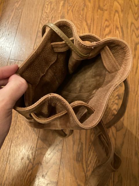 guess 本革 レザー 巾着 バッグ ポーチ付き チャーム リュック ロゴ チャーム ゲス アメカジ メンズ  < ブランド  guess 本革 レザー 巾着 バッグ ポーチ付き チャーム リュック ロゴ チャーム ゲス アメカジ メンズ  < ブランドの