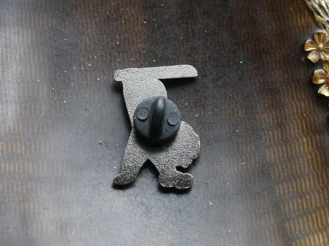 新品 13日の金曜日 ジェイソン ピンブローチ ピンバッチ < ホビー  新品 13日の金曜日 ジェイソン ピンブローチ ピンバッチ < ホビーの