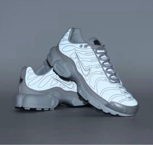W NIKE AIR MAX PLUS Platinum Tint 28cm wmns ウィメンズ ナイキ エア マックス プラス < ブランド W NIKE AIR MAX PLUS Platinum Tint 28cm wmns ウィメンズ ナイキ エア マックス プラス < ブランドの