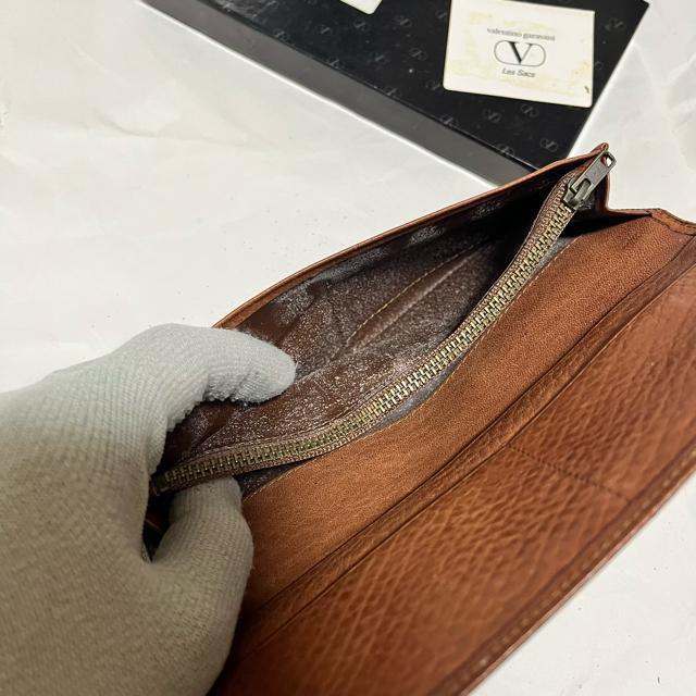 【訳あり】 Valentino Garavani 本革 レザー 長財布 ブラウン 二つ折り 小銭入れあり ヴァレンティノ < ブランド 【訳あり】 Valentino Garavani 本革 レザー 長財布 ブラウン 二つ折り 小銭入れあり ヴァレンティノ < ブランドの