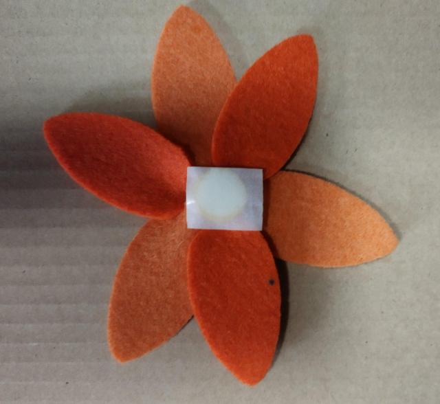 カワイイ オバケちゃんの フエルトの タグ4色 ピンク グレー ベージュ オレンジ お花  バック プレゼントに < 女性ファッション  カワイイ オバケちゃんの フエルトの タグ4色 ピンク グレー ベージュ オレンジ お花  バック プレゼントに < 女性ファッションの