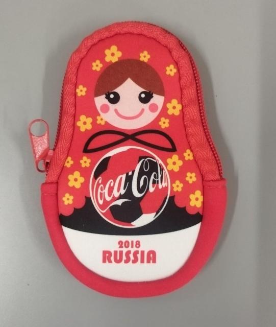 マトリョーシカ 赤 フワフワ素材 ジッパーポーチ < 女性ファッション  マトリョーシカ 赤 フワフワ素材 ジッパーポーチ < 女性ファッションの