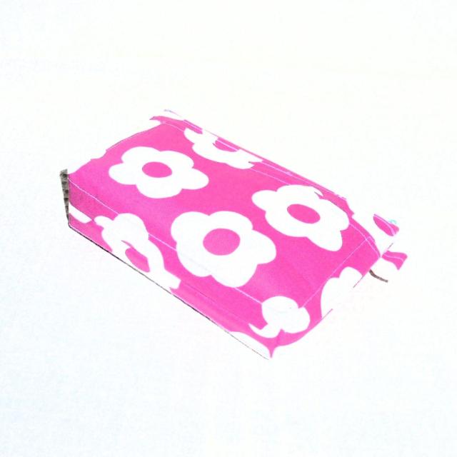 【21p幅】◆北欧◆白い花×ピンク地◆外ポケAファスナーポーチ < 女性ファッション  【21p幅】◆北欧◆白い花×ピンク地◆外ポケAファスナーポーチ < 女性ファッションの