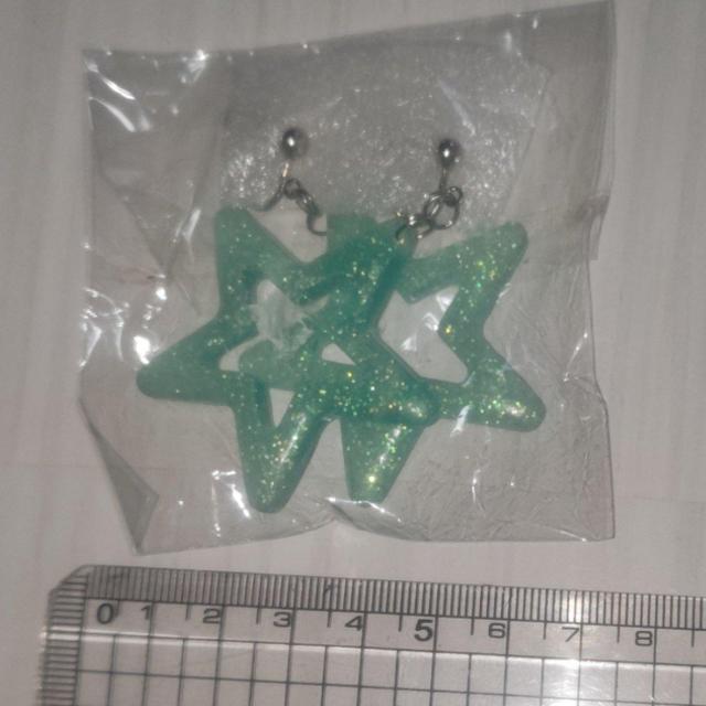 新品未開封 エメラルドグリーンの星のイヤリング 送料無料 < 女性アクセサリー/時計  新品未開封 エメラルドグリーンの星のイヤリング 送料無料 < 女性アクセサリー/時計の