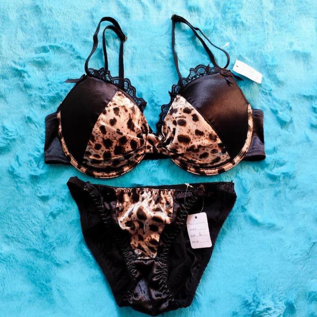 激エロッ。。。ツルツルサテン。。F80×L。。ヒョウ柄切替ブラジャー&ショーツセット。。大きいサイズグラマー。。豹柄レオパード < 女性ファッション  激エロッ。。。ツルツルサテン。。F80×L。。ヒョウ柄切替ブラジャー&ショーツセット。。大きいサイズグラマー。。豹柄レオパード  < 女性ファッションの