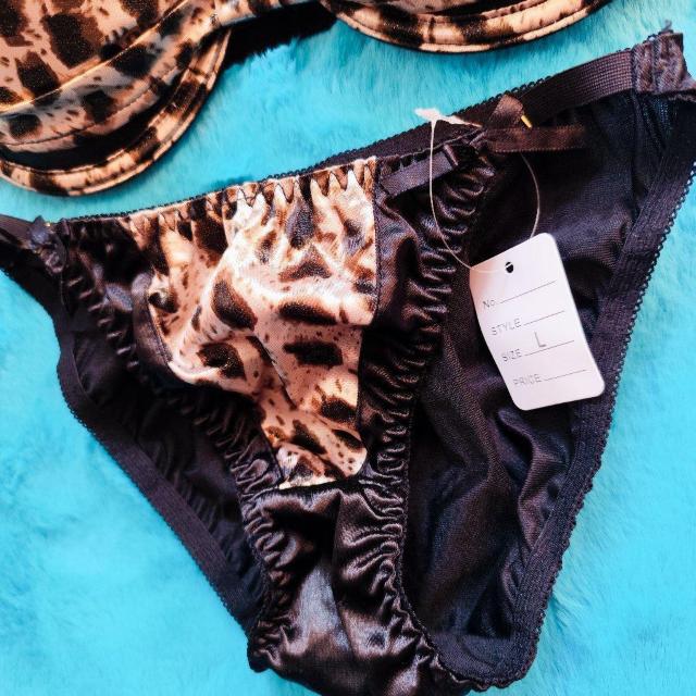 激エロッ。。。ツルツルサテン。。F80×L。。ヒョウ柄切替ブラジャー&ショーツセット。。大きいサイズグラマー。。豹柄レオパード < 女性ファッション  激エロッ。。。ツルツルサテン。。F80×L。。ヒョウ柄切替ブラジャー&ショーツセット。。大きいサイズグラマー。。豹柄レオパード < 女性ファッションの