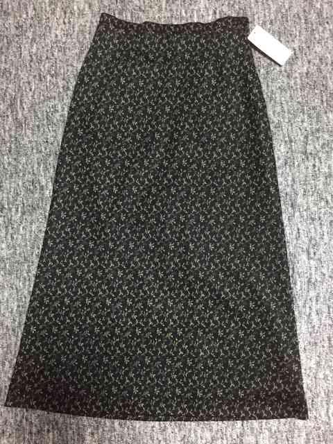 ブラック系 小花柄 ロング台形スカート 日本製 < 女性ファッション  ブラック系 小花柄 ロング台形スカート 日本製  < 女性ファッションの