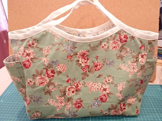 ハンドメイド 手提げバッグ (バラ グリーン) < 女性ファッション  ハンドメイド 手提げバッグ (バラ グリーン)  < 女性ファッションの